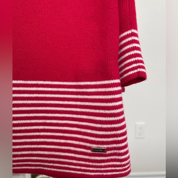 Cold-shoulder Tommy Sweater - Picture 5 of 5